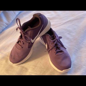 NEW NIKE PURPLE WOMENS SNEAKERS SIZE 7